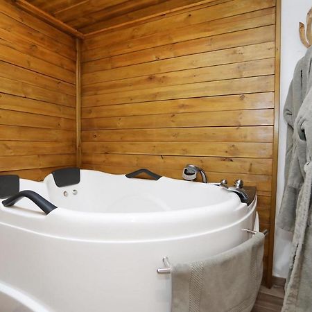 Chambre D'Hotes Des Loyes Jaillans Екстериор снимка